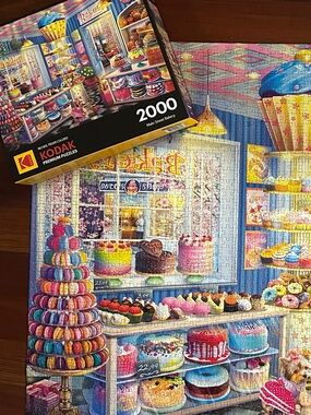 2000 piece Kodak Main Street Bakery - Colorful Jigsaw Puzzle Premium
